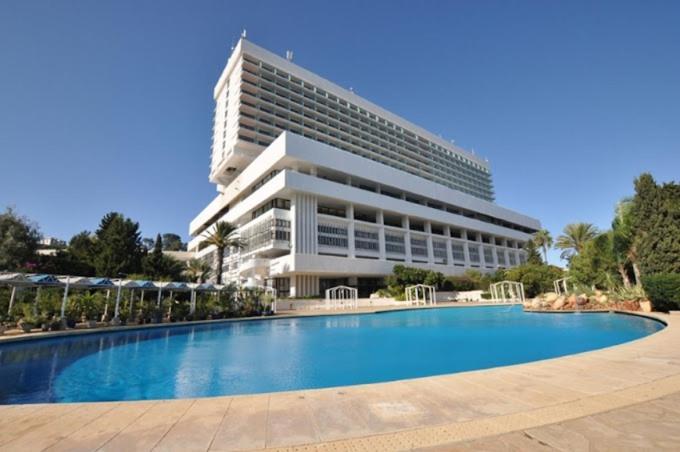 Isly Hotel El Aurassi מראה חיצוני תמונה