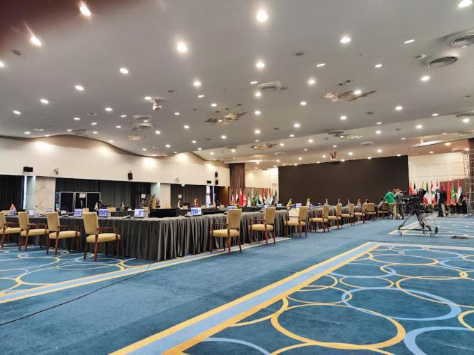 Isly Hotel El Aurassi מראה חיצוני תמונה