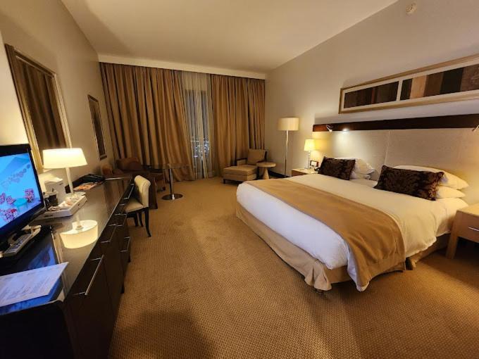 Isly Hotel El Aurassi מראה חיצוני תמונה