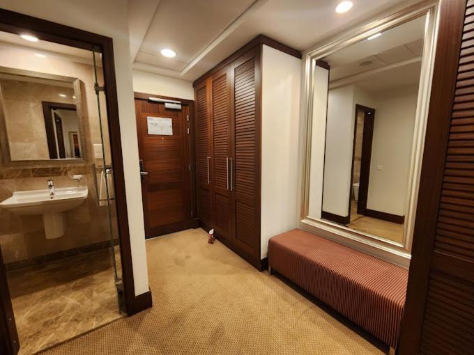 Isly Hotel El Aurassi מראה חיצוני תמונה